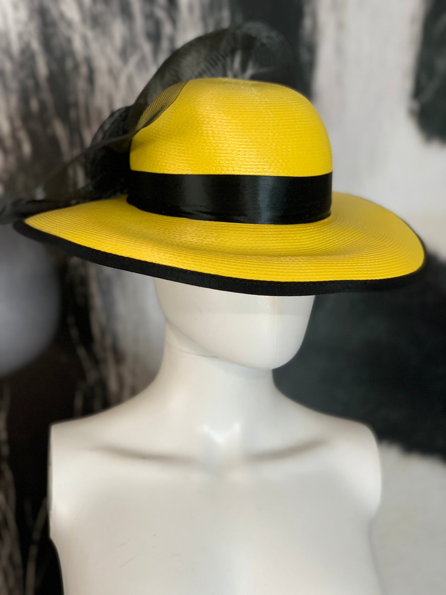 Vntg. Bumble Bee Hat