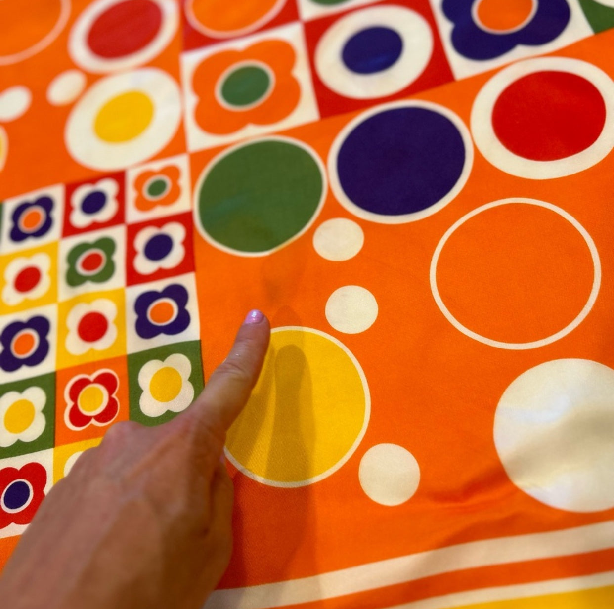 FUNtastic Vntg. Scarf