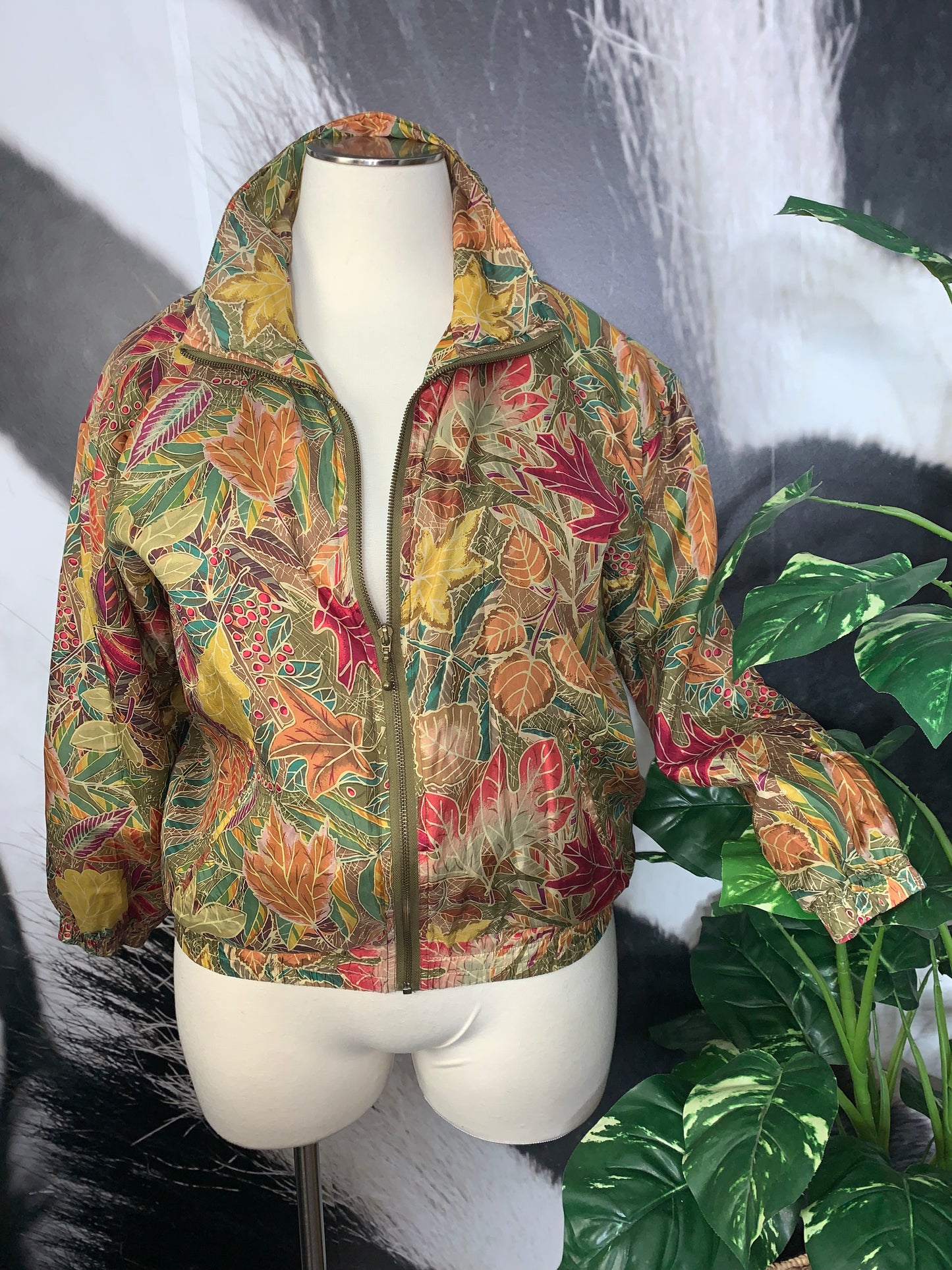 Vntg. Multicolor & Floral Silk Bomber Jacket