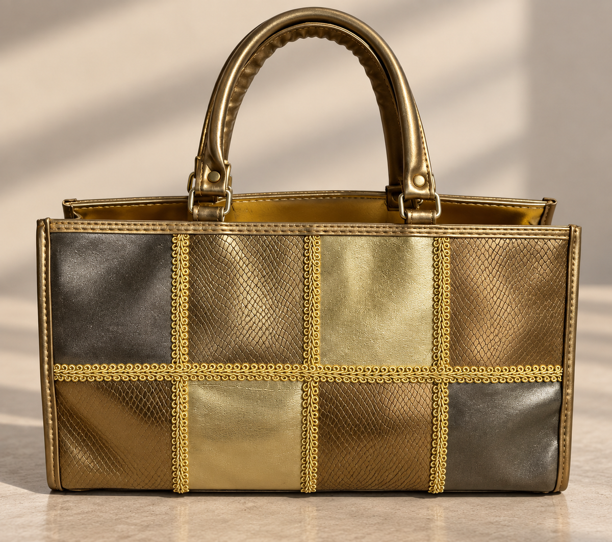 Vntg. Golden Gate Purse