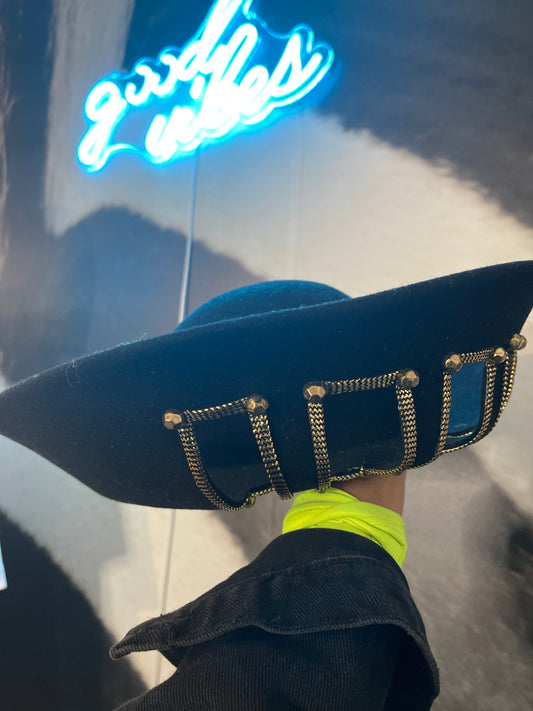 Vntg. Queen Hat